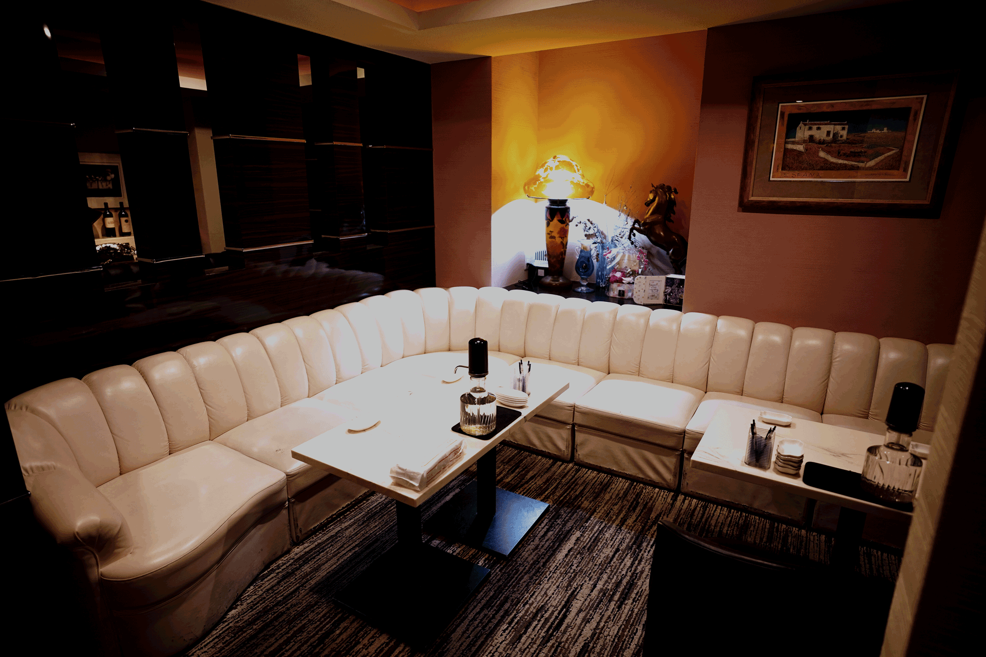 クラブEXEエグゼ店内